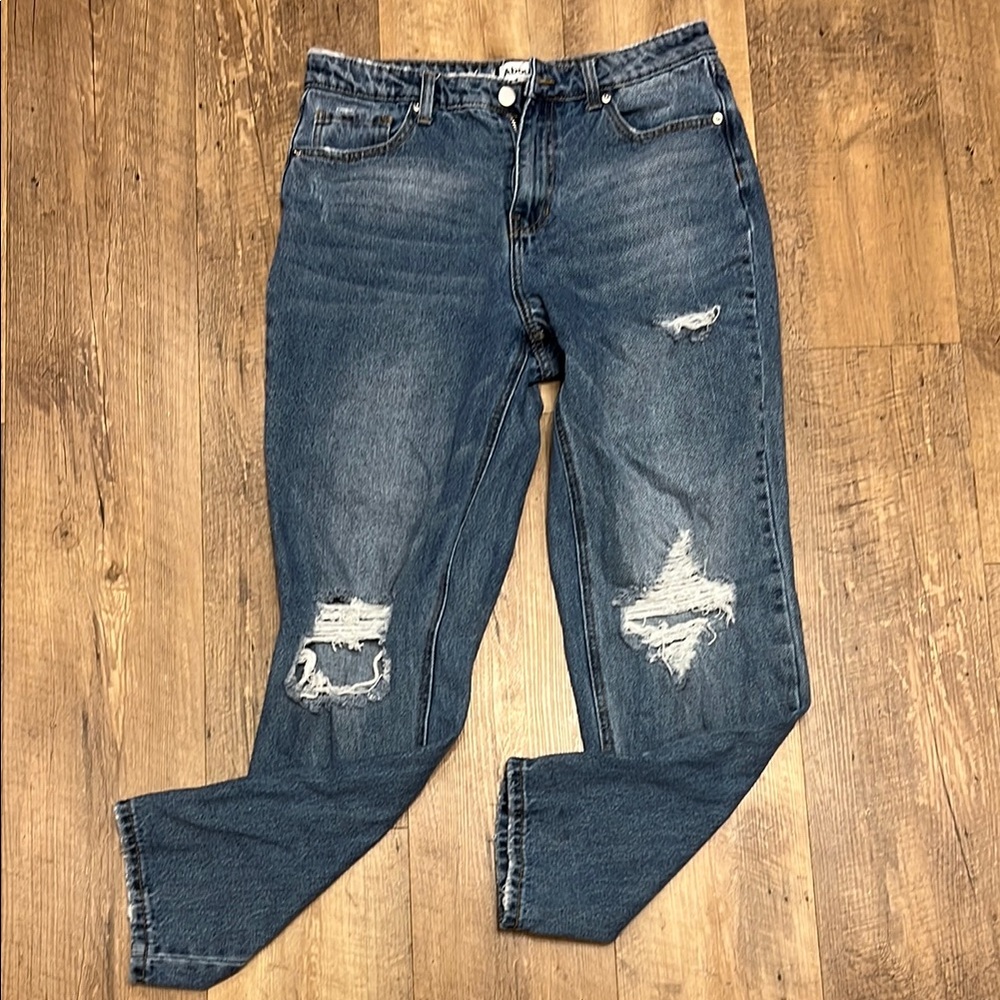 Abound -Mom Style- Distressed Jeans, Size 30, 100% cotton, No Stretch, GUC 💖